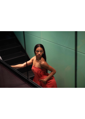 Serene Harmony – Wandelbares Kleid in Orange